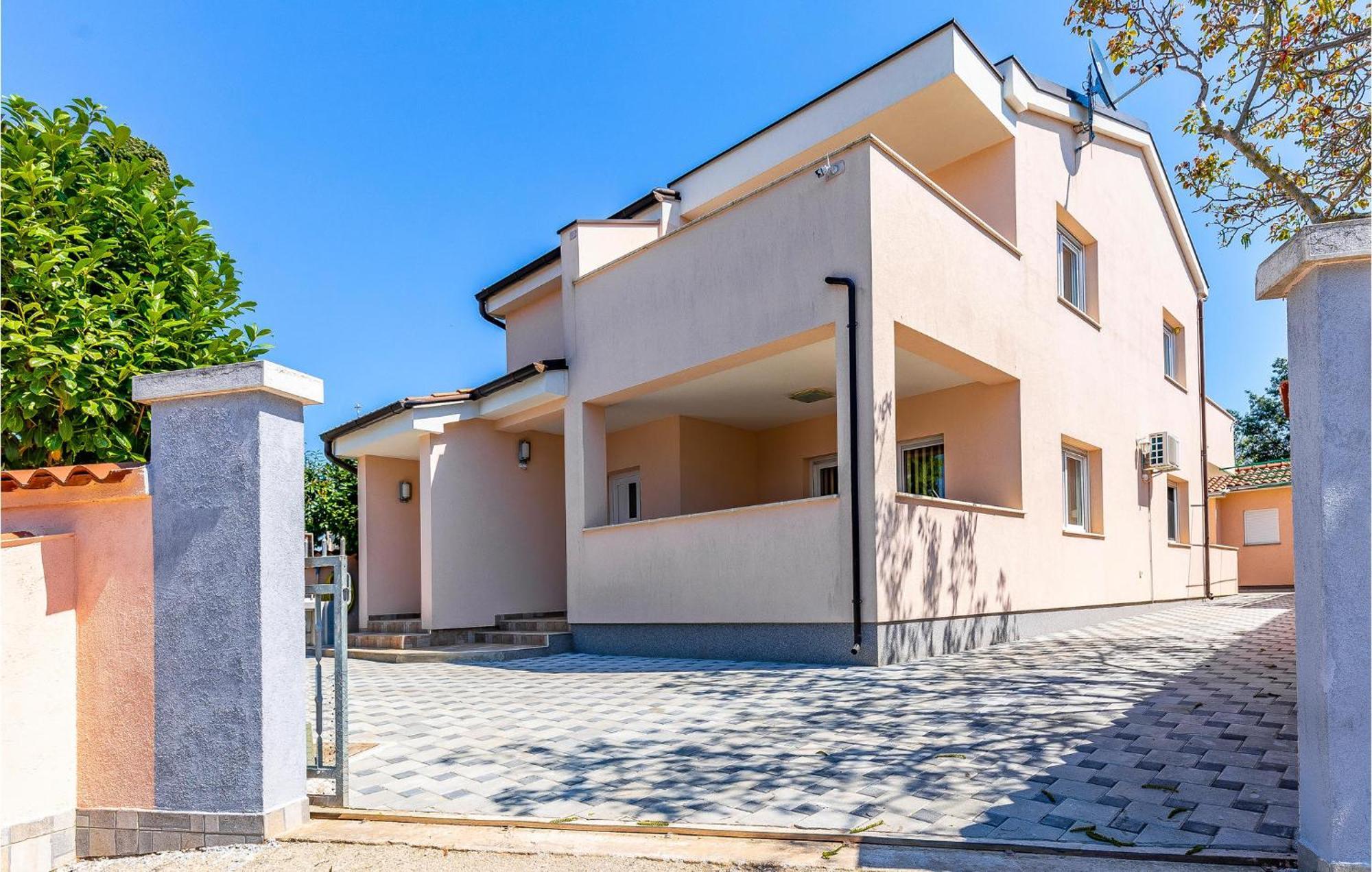 Stunning Apartment In Fazana With House Sea View Exterior photo