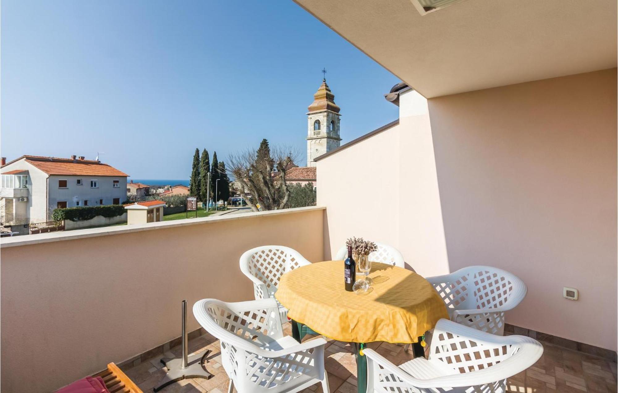 Stunning Apartment In Fazana With House Sea View Exterior photo