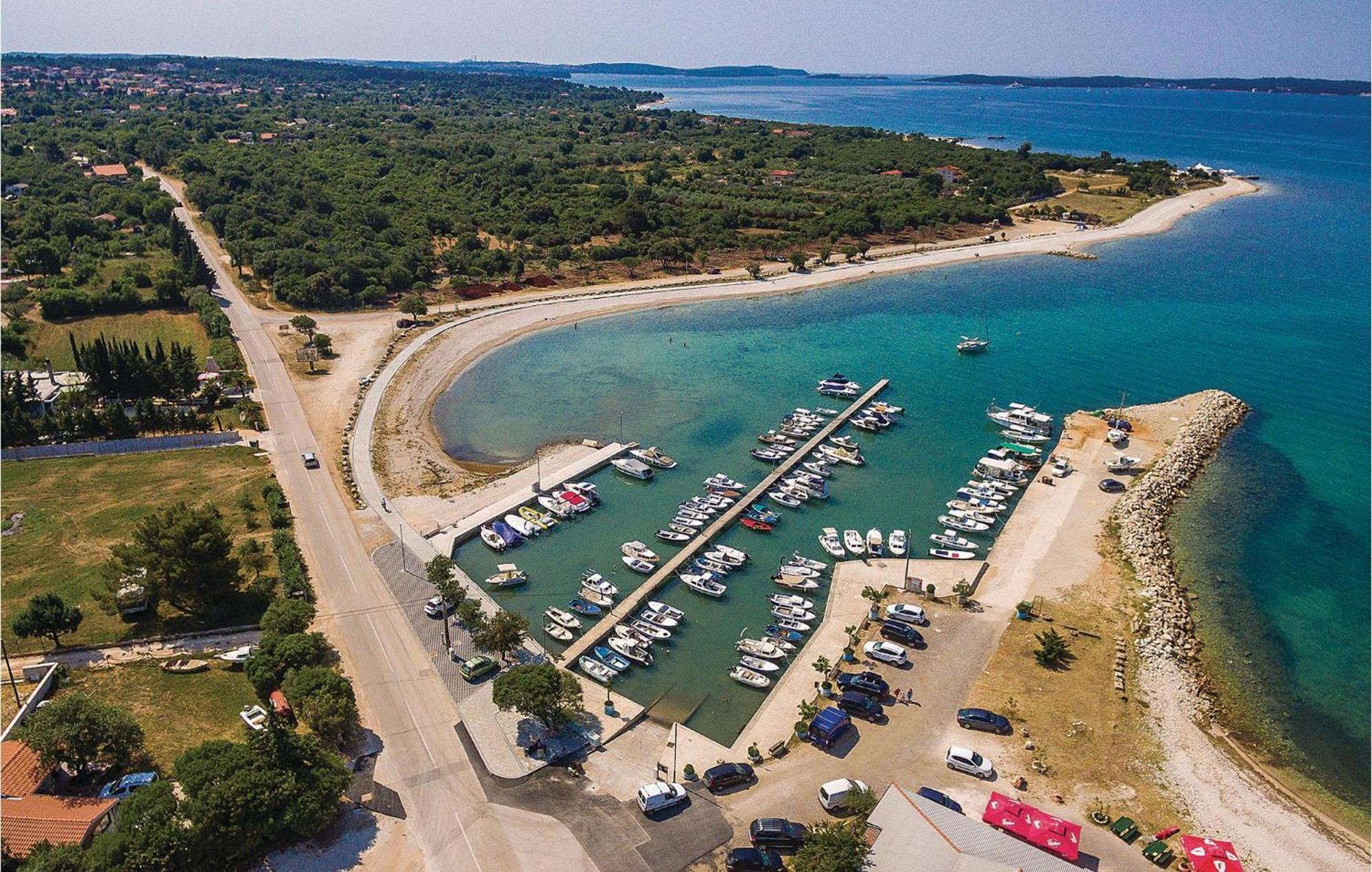 Stunning Apartment In Fazana With House Sea View Exterior photo